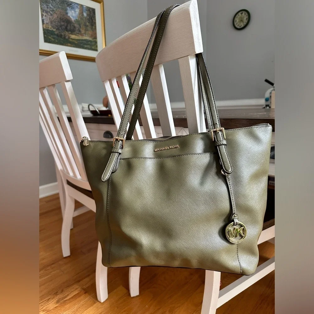 Michael Kors jet set tote bag